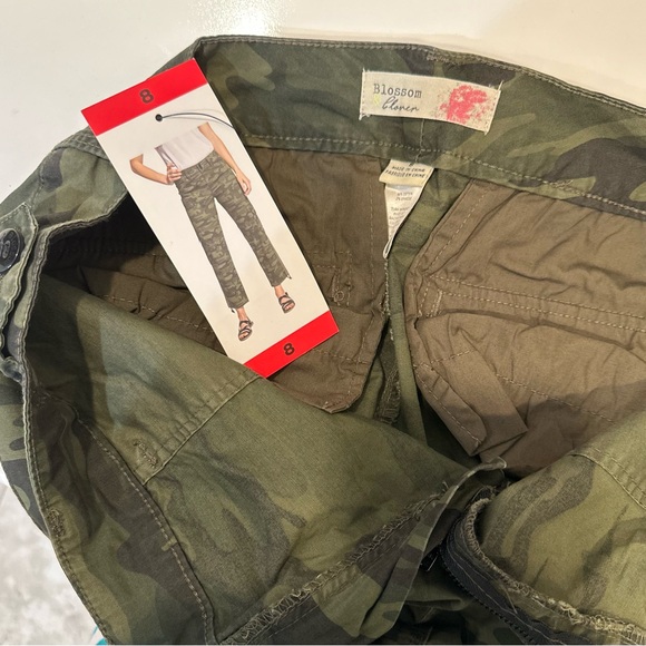 NWT BLOSSOM CLOVER CAMO PANTS SIZE 8 SO CUTE!! - Picture 5 of 5